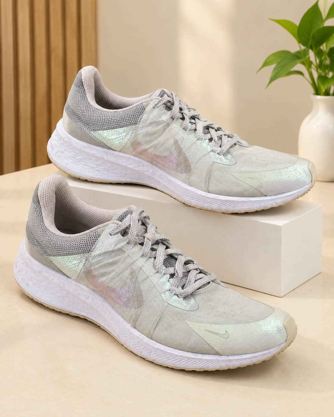 Nike Zoom Winflo 7 / Run Swift – Pearlized Grey & Iridescent