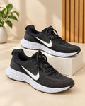 Nike Revolution 5 – Black & White